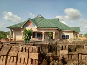 7bdrm House in Asuofia Kokoben, Kumasi Metropolitan for sale