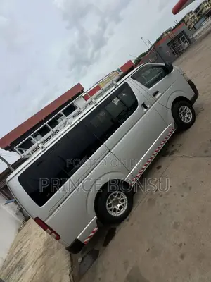 Toyota HiAce 2011 Silver