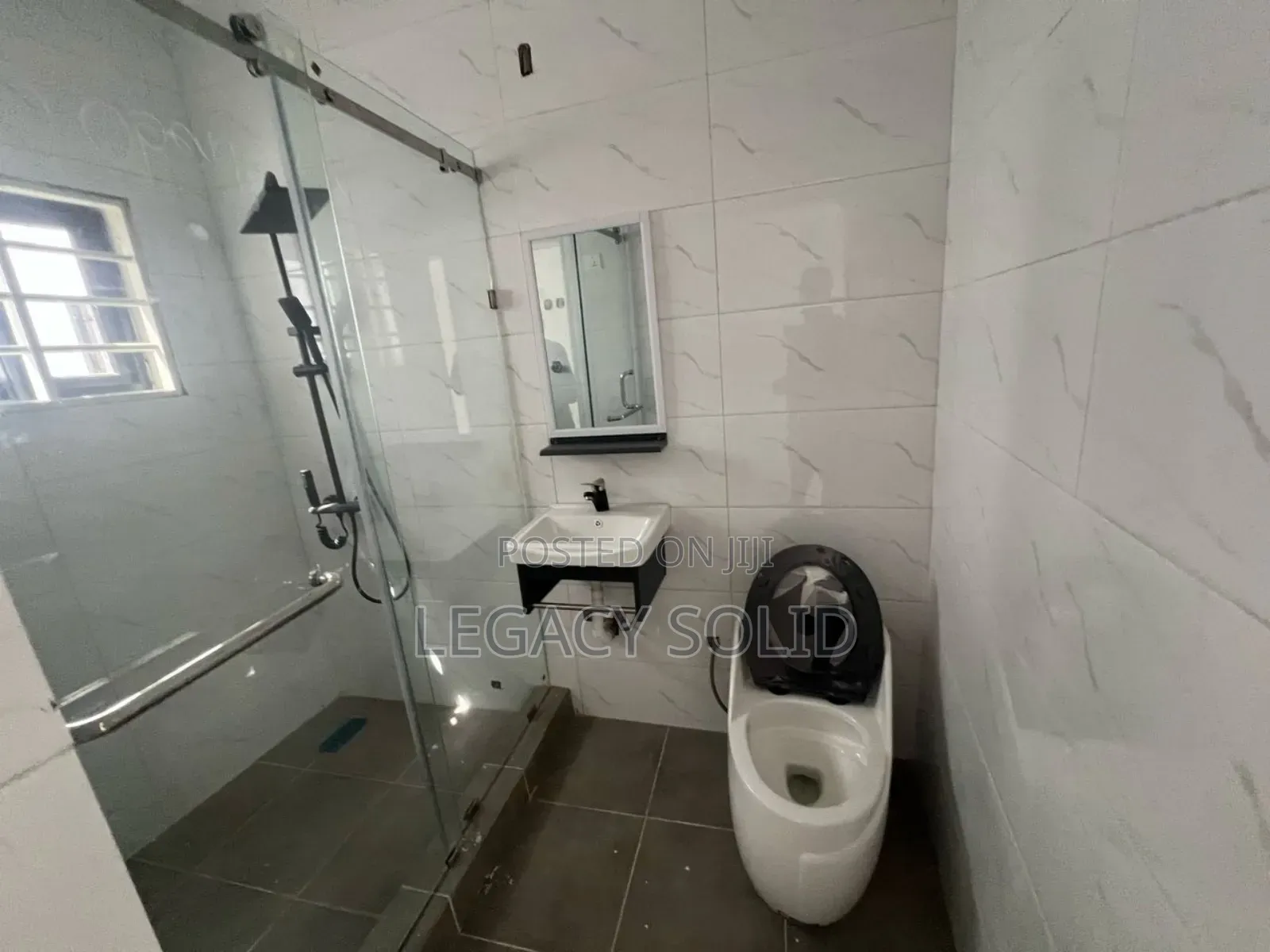 4bdrm Townhouse / Terrace in 𝙻𝚎𝚐𝚊𝚌𝚢 𝚜𝚘𝚕𝚒𝚍 𝚛𝚎𝚊𝚕, Spintex for rent
