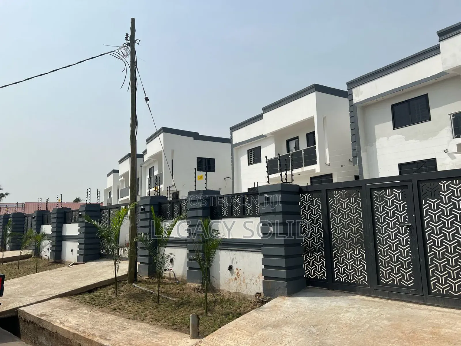 4bdrm Townhouse / Terrace in 𝙻𝚎𝚐𝚊𝚌𝚢 𝚜𝚘𝚕𝚒𝚍 𝚛𝚎𝚊𝚕, Spintex for rent