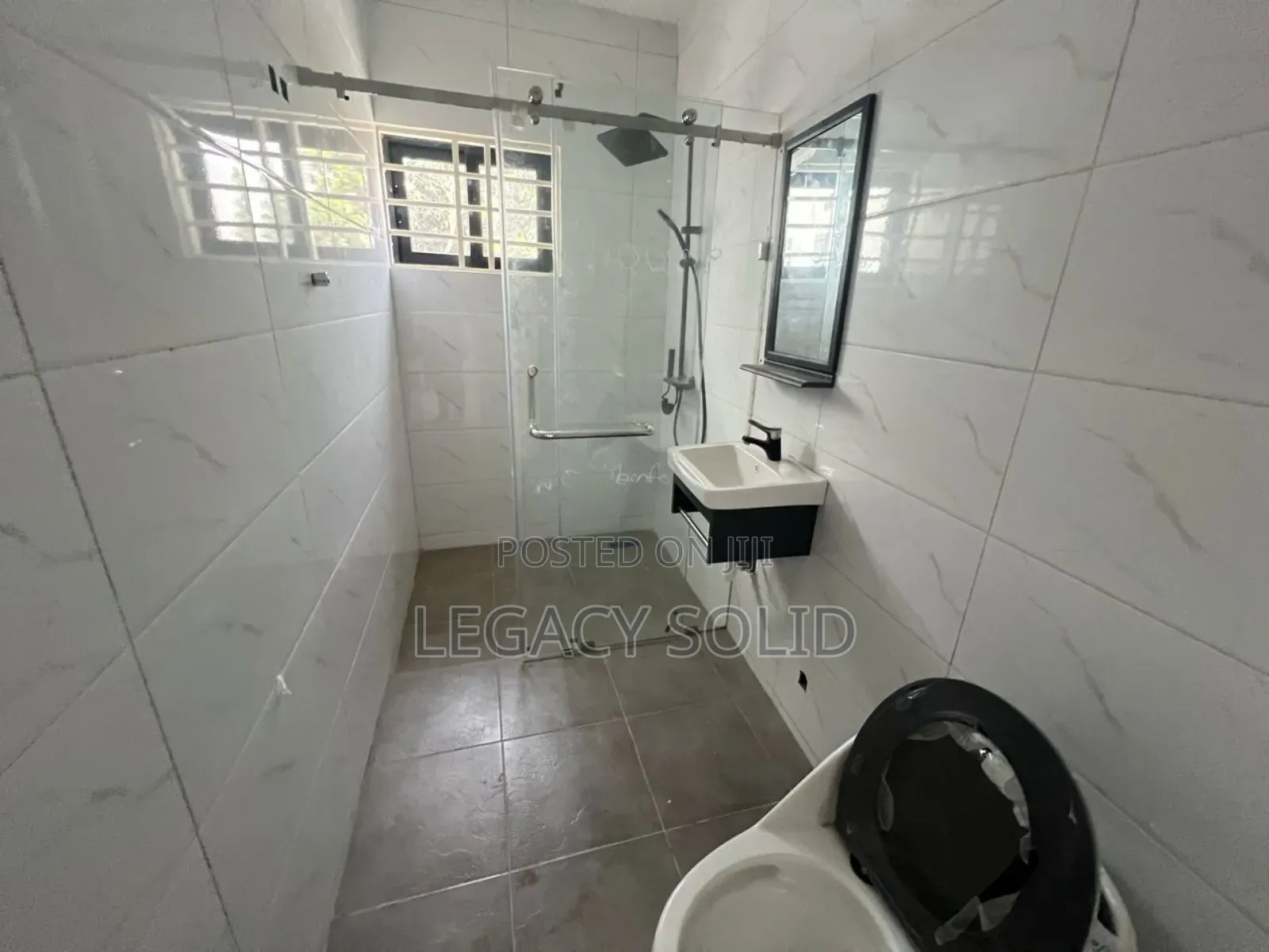 4bdrm Townhouse / Terrace in 𝙻𝚎𝚐𝚊𝚌𝚢 𝚜𝚘𝚕𝚒𝚍 𝚛𝚎𝚊𝚕, Spintex for rent