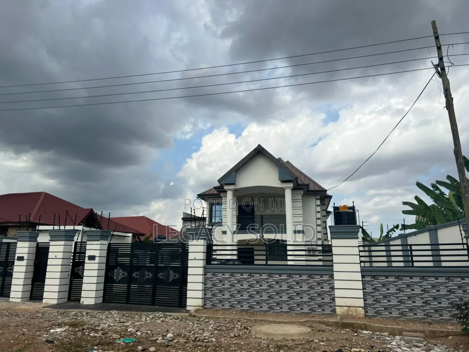 4bdrm Townhouse / Terrace in 𝙻𝚎𝚐𝚊𝚌𝚢 𝚜𝚘𝚕𝚒𝚍 𝚛𝚎𝚊𝚕, Amasaman for rent