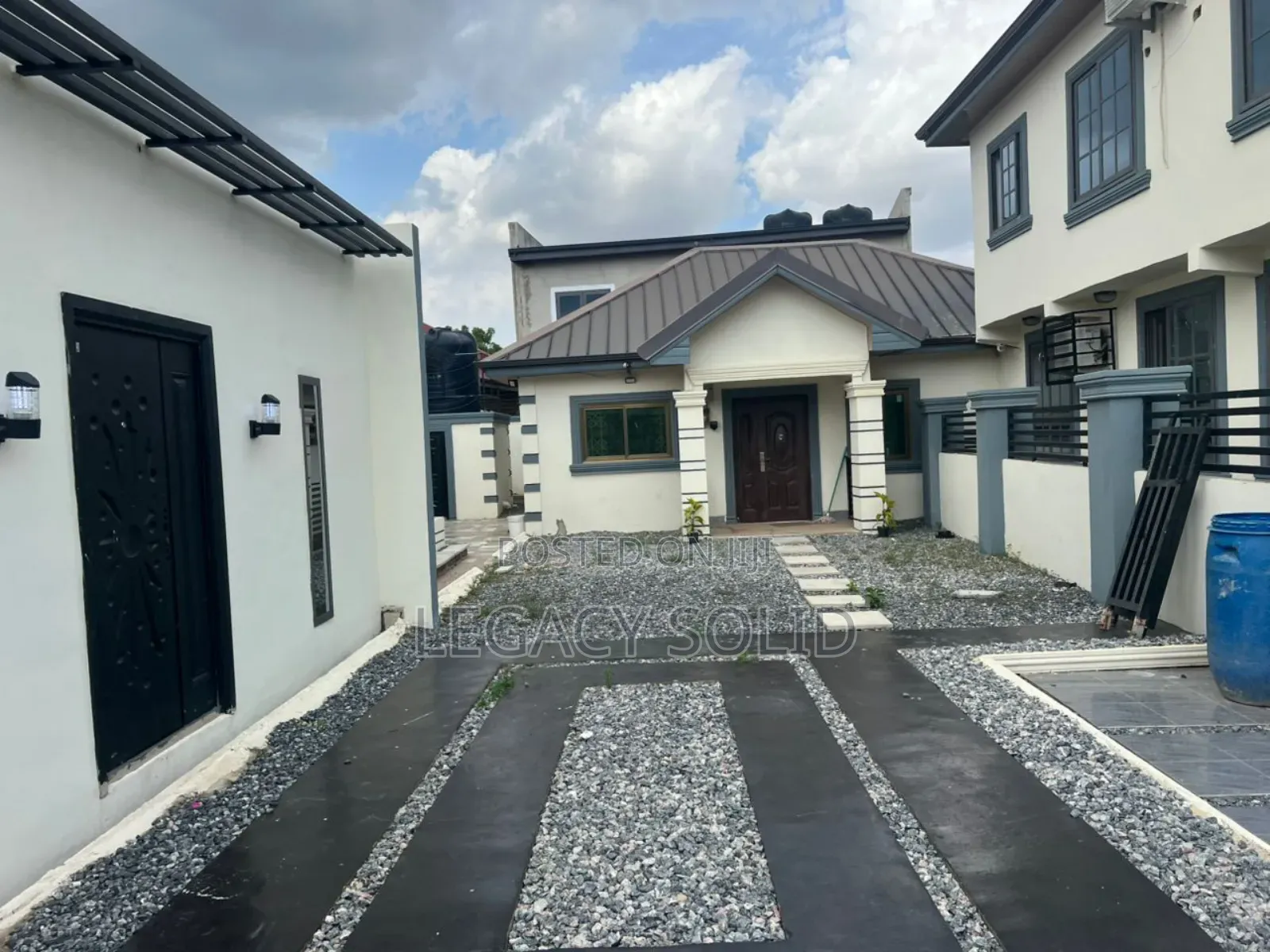4bdrm Townhouse / Terrace in 𝙻𝚎𝚐𝚊𝚌𝚢 𝚜𝚘𝚕𝚒𝚍 𝚛𝚎𝚊𝚕, Amasaman for rent
