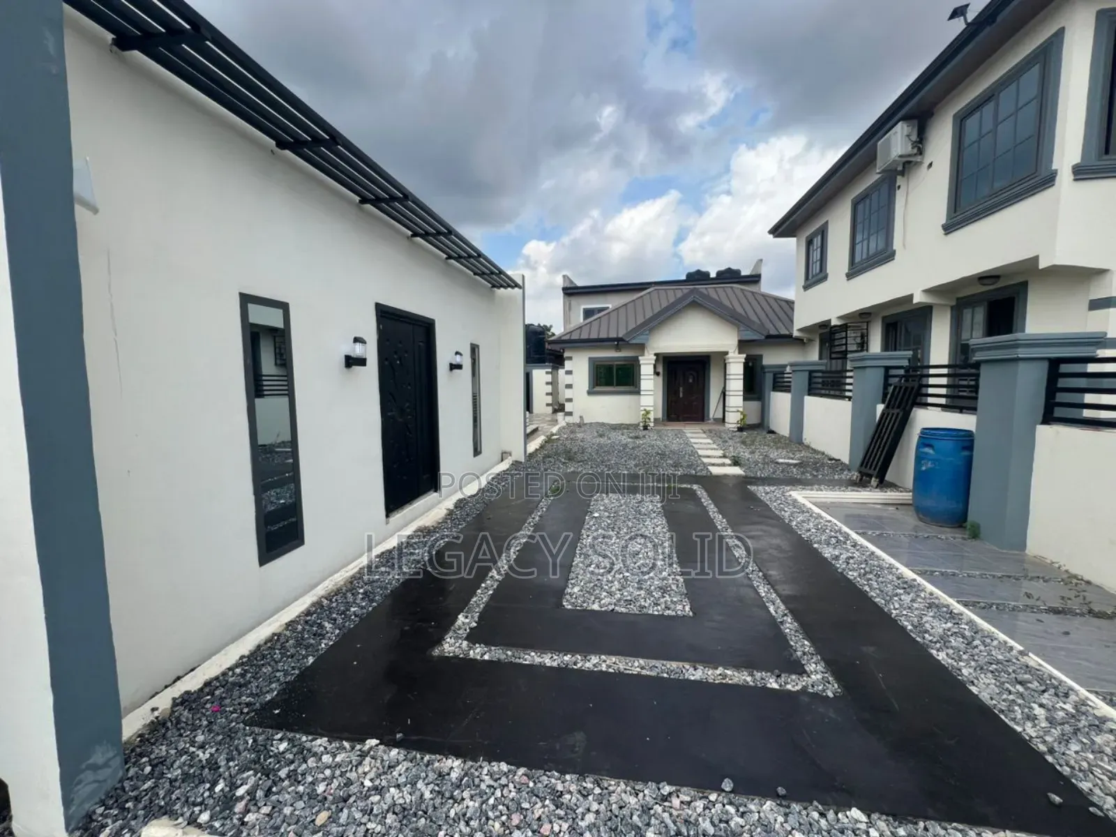 4bdrm Townhouse / Terrace in 𝙻𝚎𝚐𝚊𝚌𝚢 𝚜𝚘𝚕𝚒𝚍 𝚛𝚎𝚊𝚕, Amasaman for rent