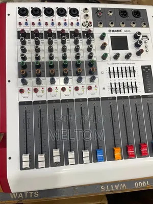 Yamaha Qrc6 6channels Powered Professional Mixer