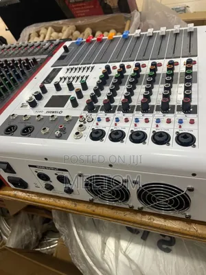 Yamaha Qrc6 6channels Powered Professional Mixer