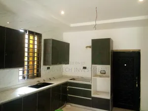 3bdrm Duplex in School Junction for rent
