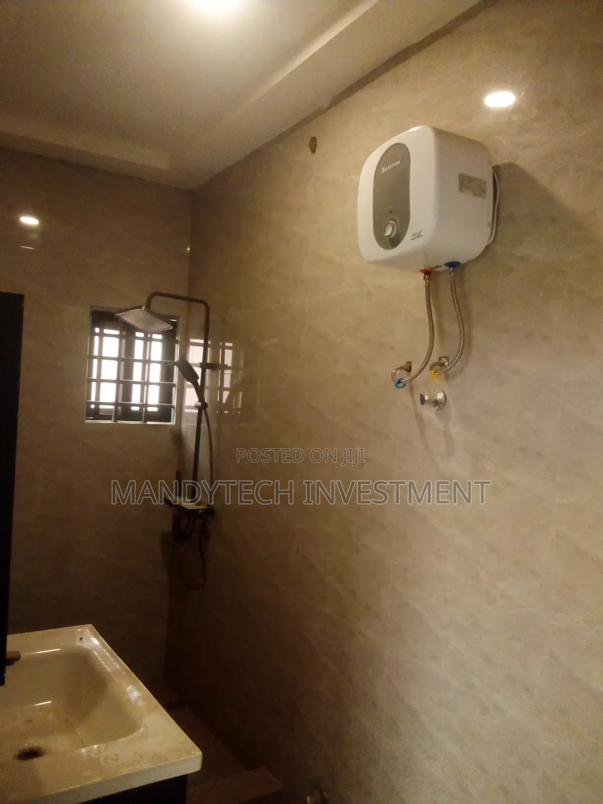 3bdrm Duplex in School Junction for rent