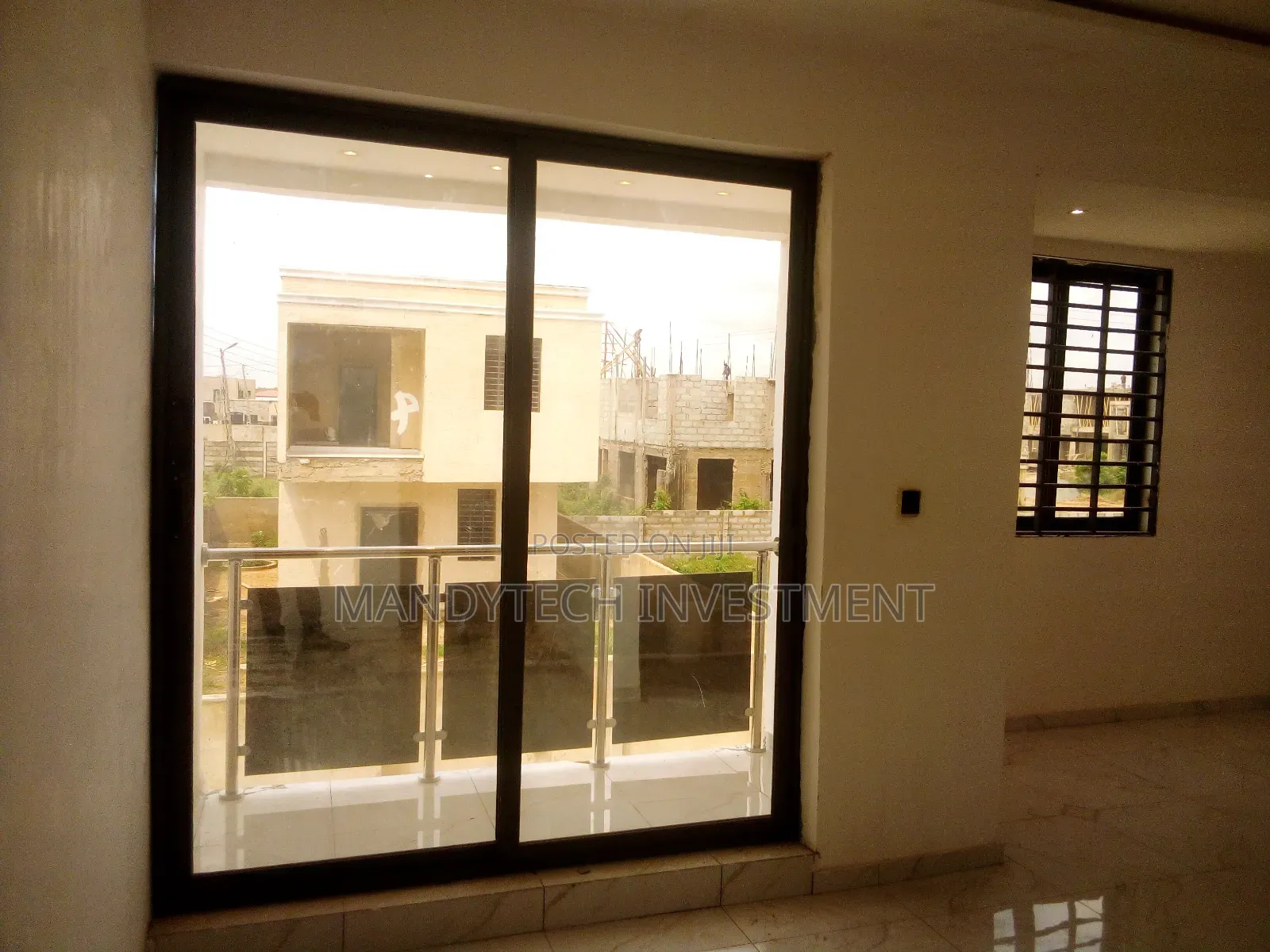 3bdrm Duplex in School Junction for rent