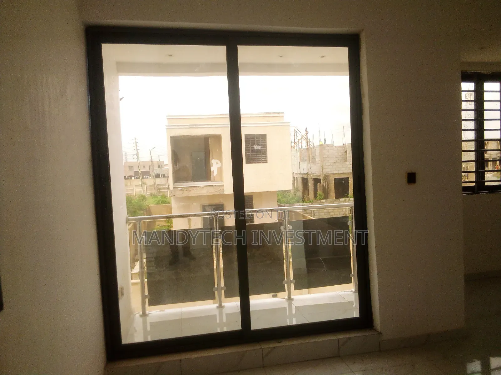 3bdrm Duplex in School Junction for rent