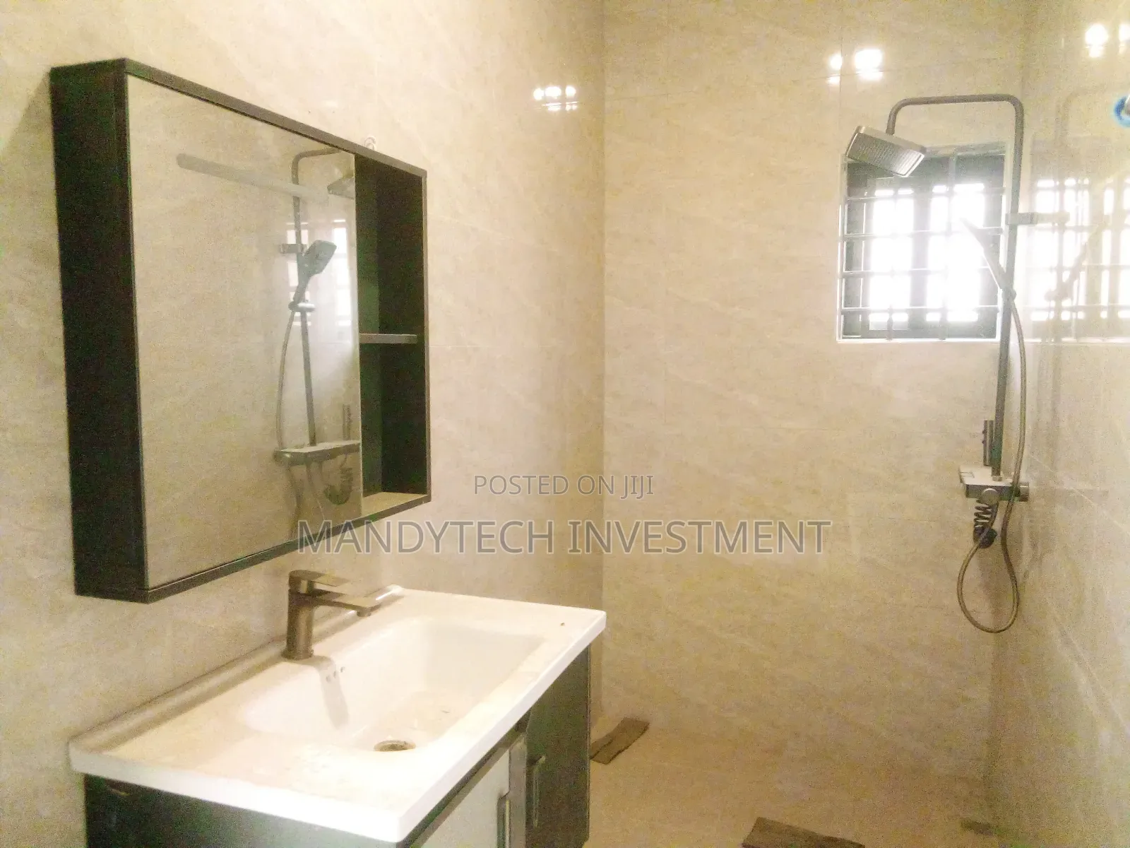 3bdrm Duplex in School Junction for rent