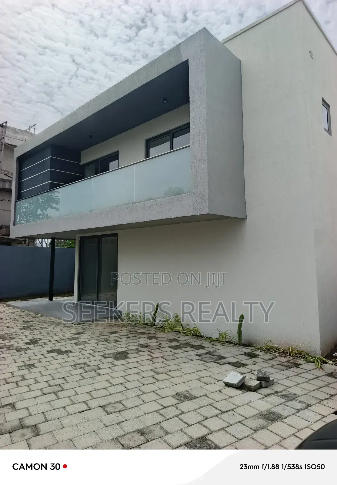 4bdrm Townhouse / Terrace in Seekers Realty, Cantonments for rent