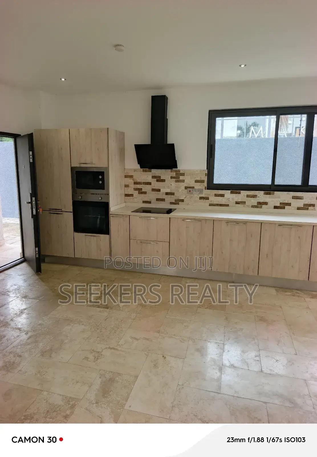 4bdrm Townhouse / Terrace in Seekers Realty, Cantonments for rent
