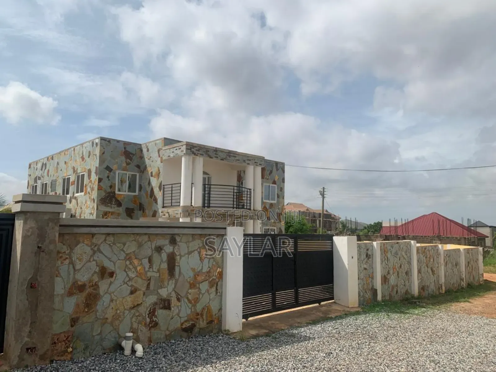 Furnished 5bdrm Condo in Enjoyy Estates, Tema Metropolitan for sale