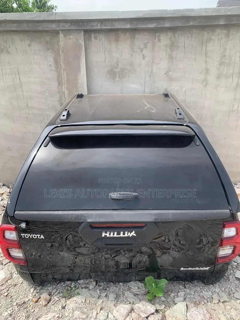 Toyota Hilux 2017-2020 Back Cut