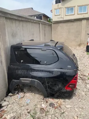 Toyota Hilux 2017-2020 Back Cut