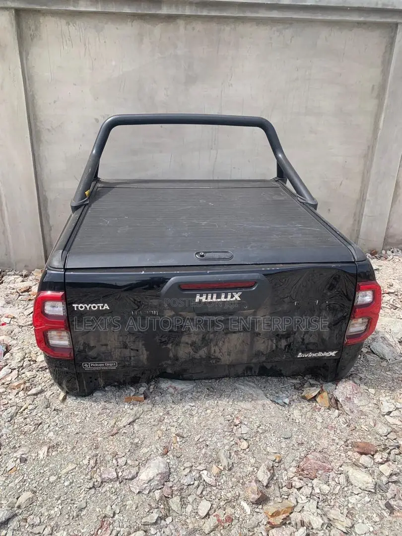 Toyota Hilux 2017-2020 Back Cut