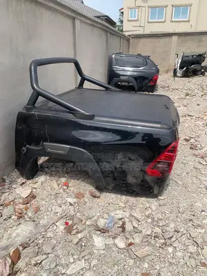 Toyota Hilux 2017-2020 Back Cut