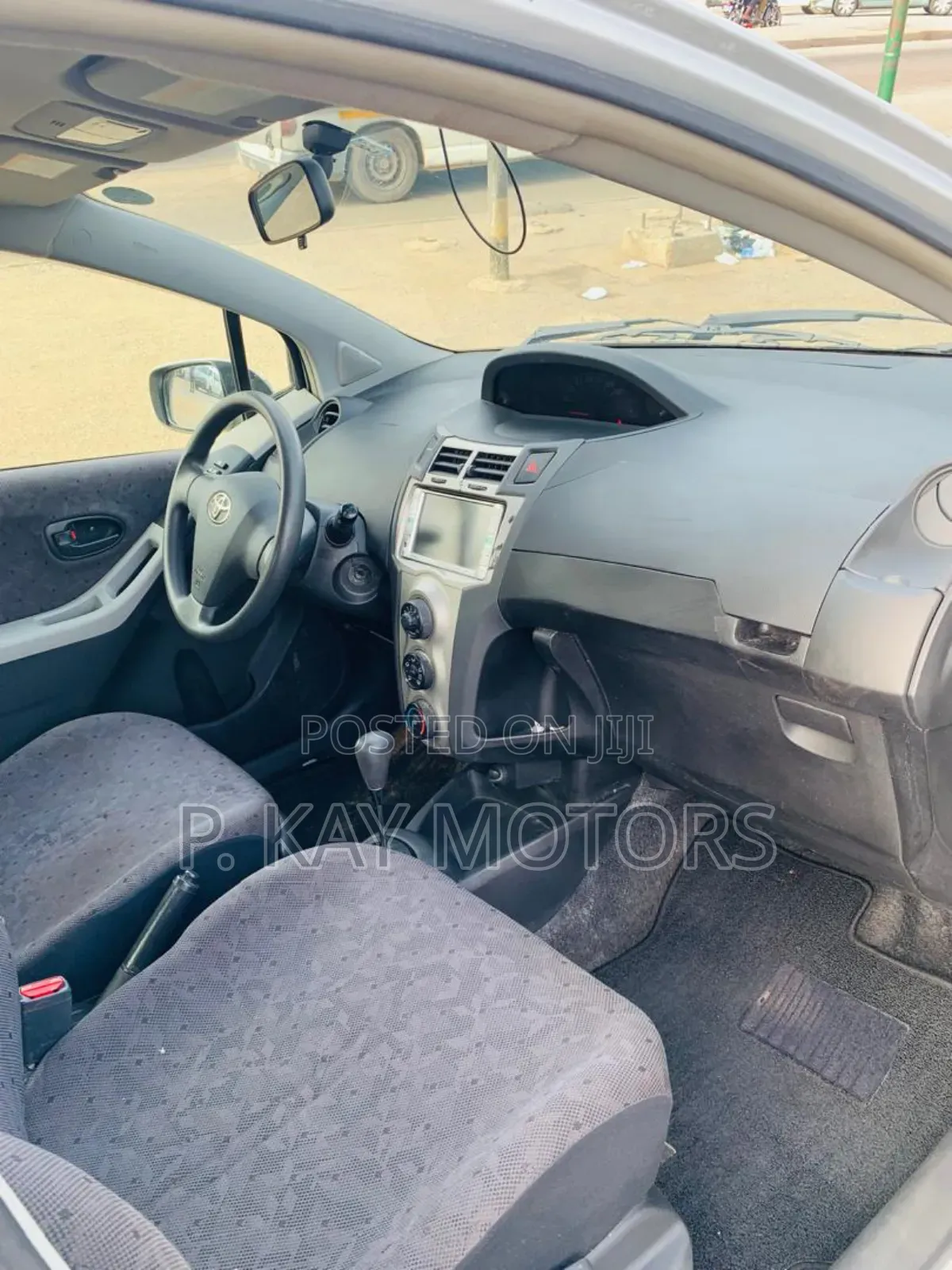 Toyota Vitz 1.3 AWD 3dr 2010 Silver