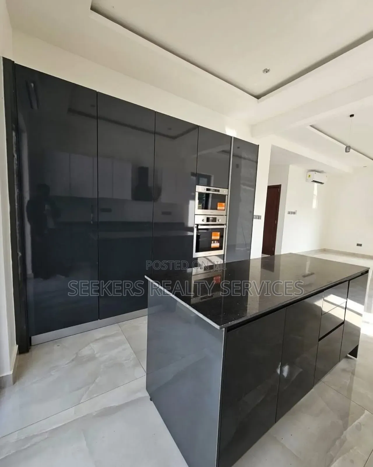 4bdrm Townhouse/Terrace in Seekers Realty, Cantonments for sale