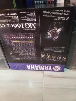 Yamaha Mg 16 Console Mixer. (Adaptor Type)