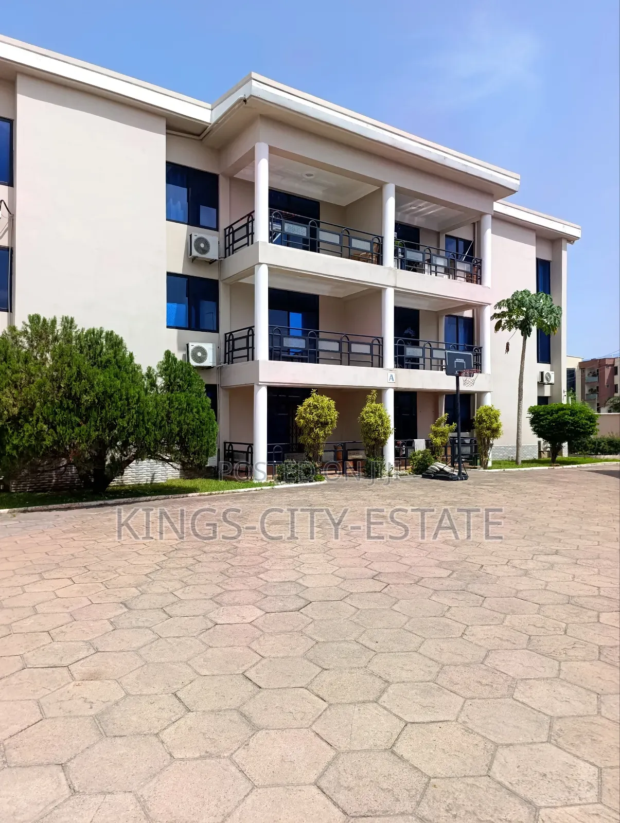 3bdrm Apartment in Main-Street, Dzorwulu for rent