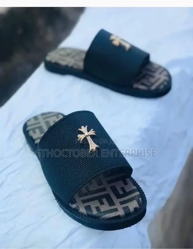 Slippers/Slides