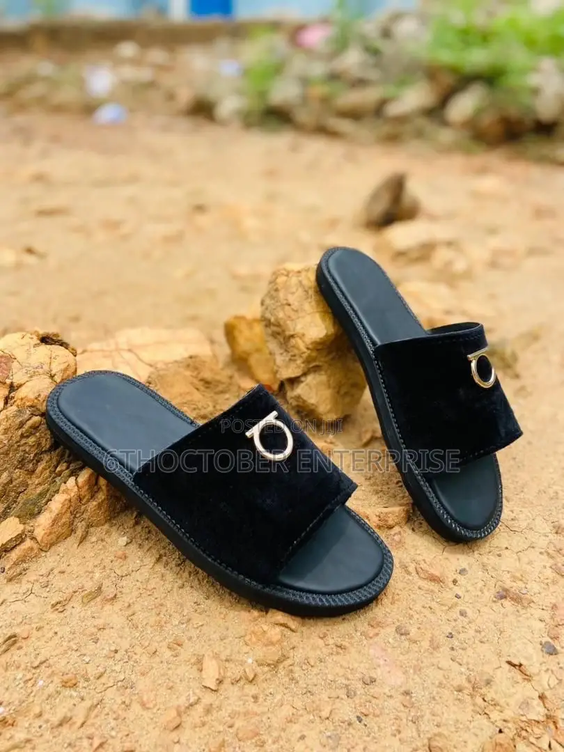 Slippers/Slides