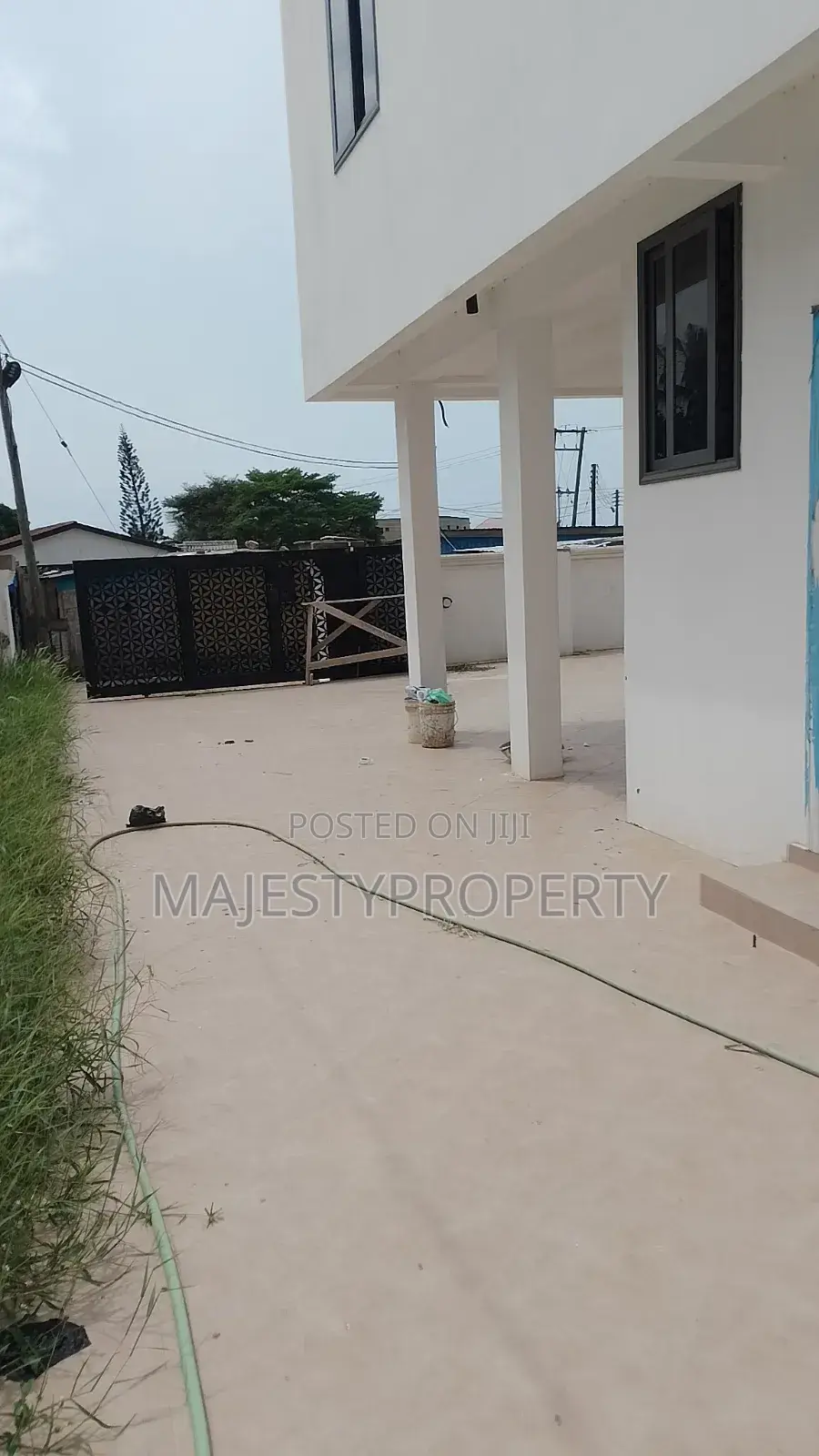 3bedrooms Self-Compound for Sale at Spintex