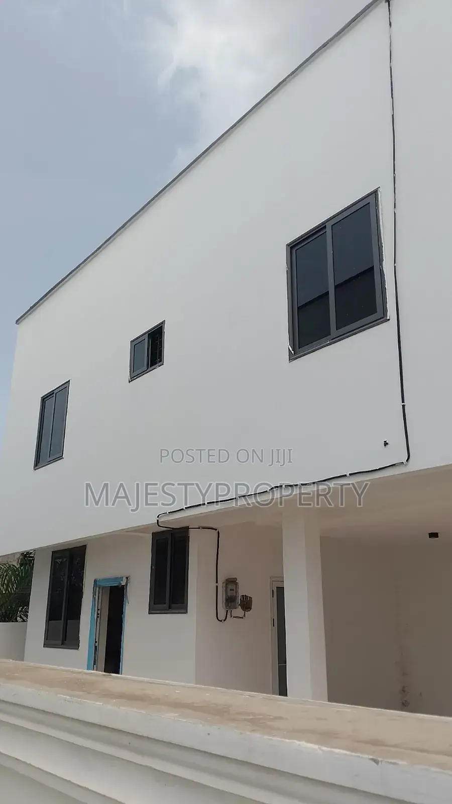 3bedrooms Self-Compound for Sale at Spintex