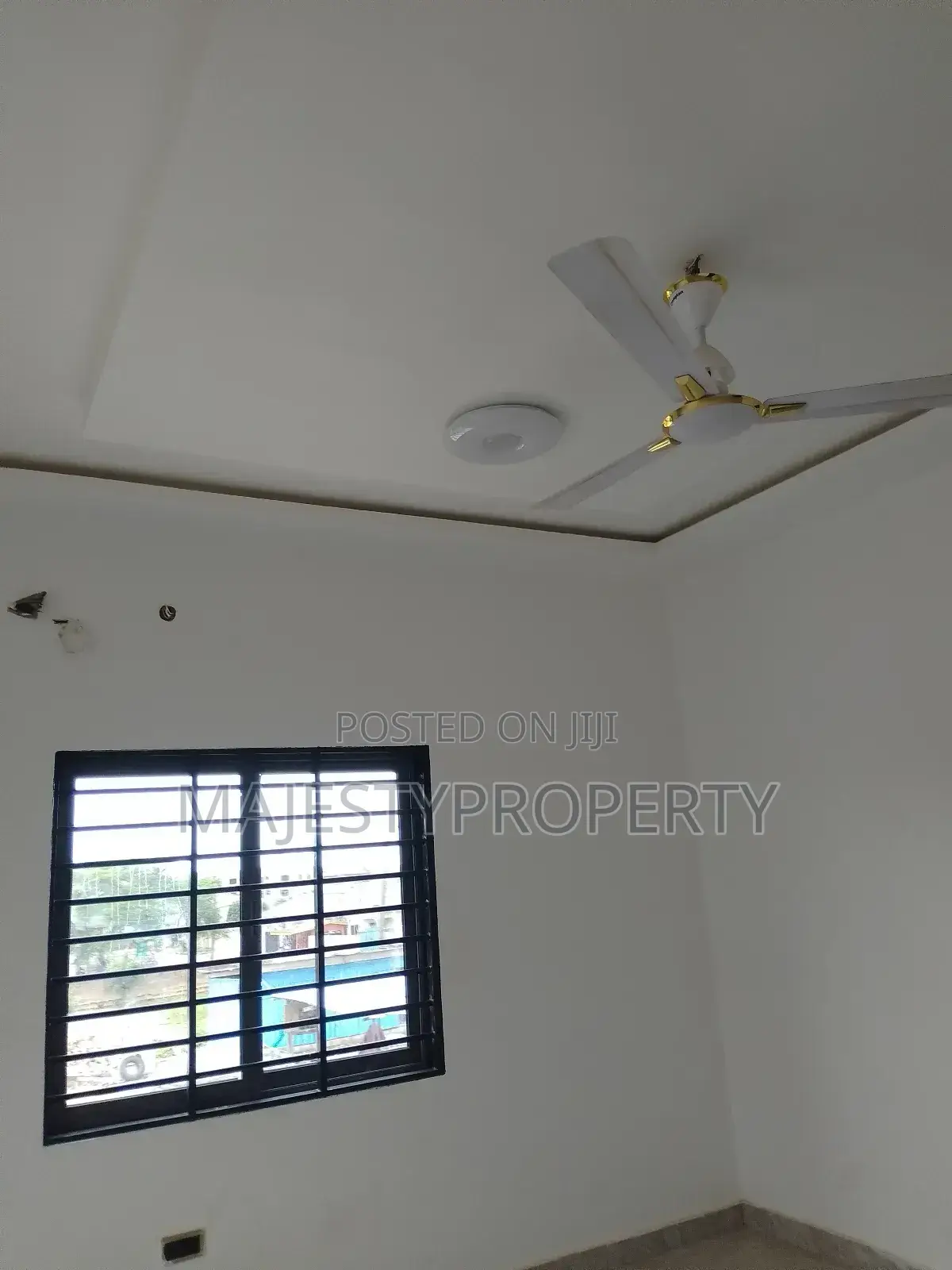 3bedrooms Self-Compound for Sale at Spintex