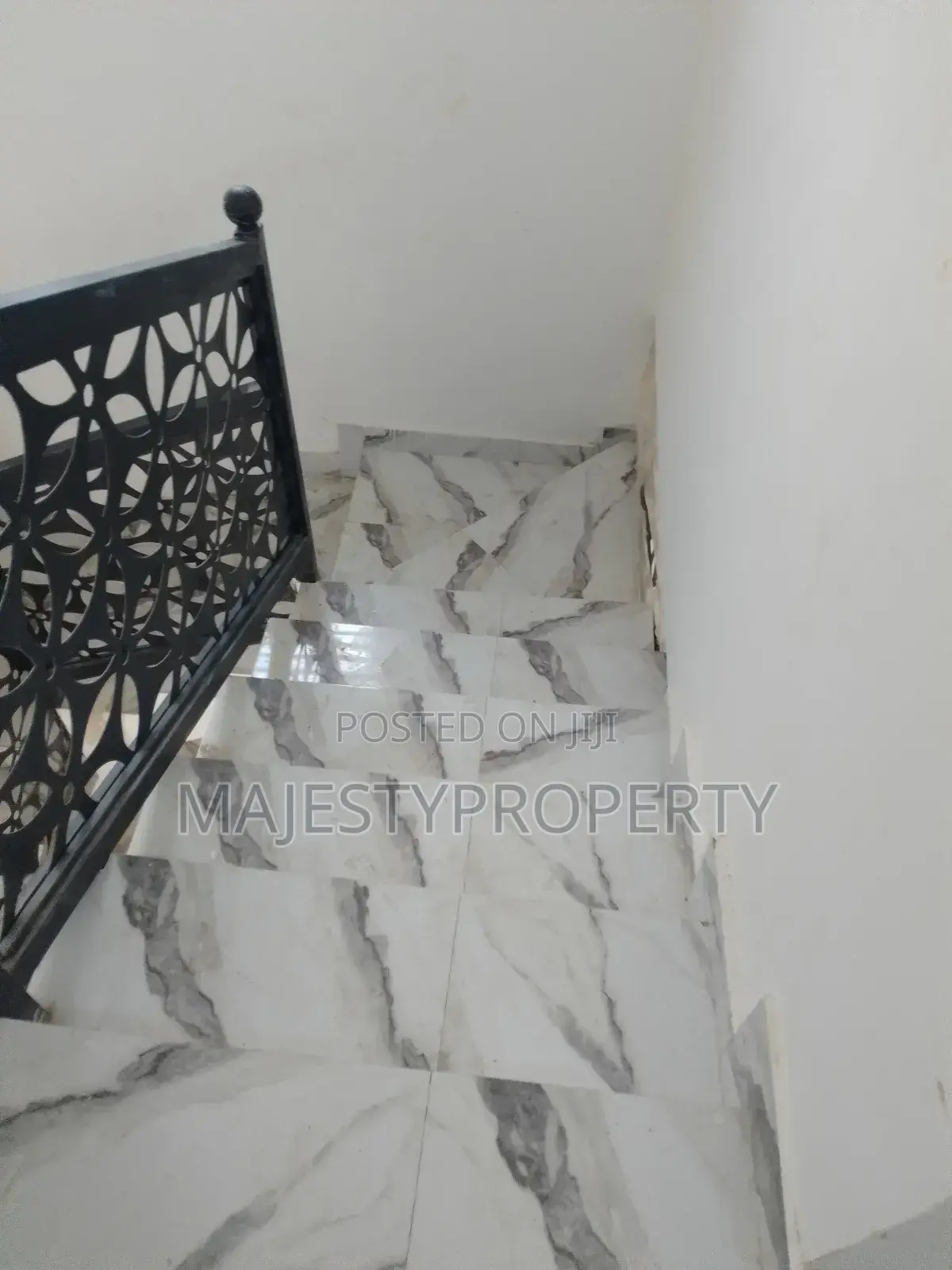 3bedrooms Self-Compound for Sale at Spintex