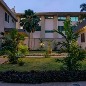 9bdrm House in North Ridge for rent