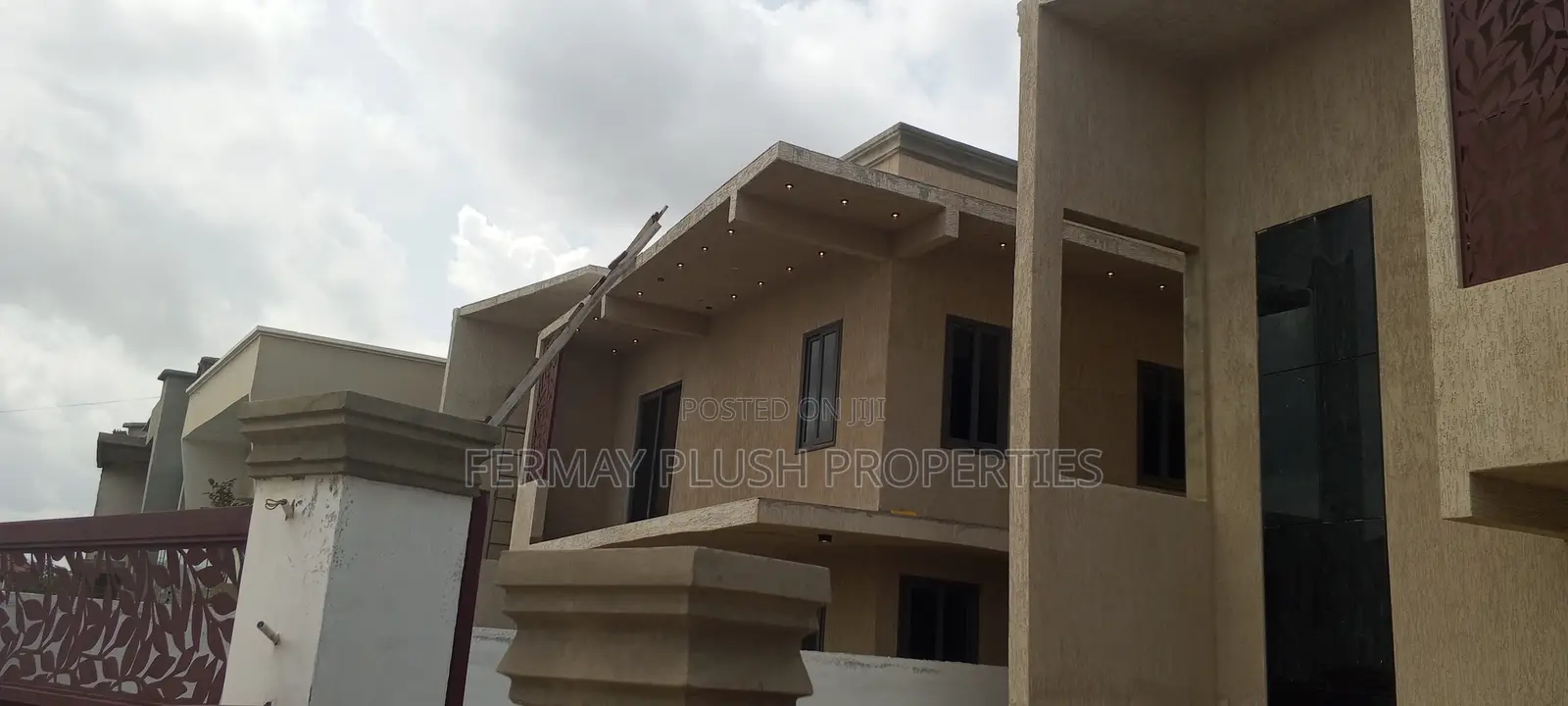 4bdrm Mansion in Kwabenya Home, Accra Metropolitan for sale