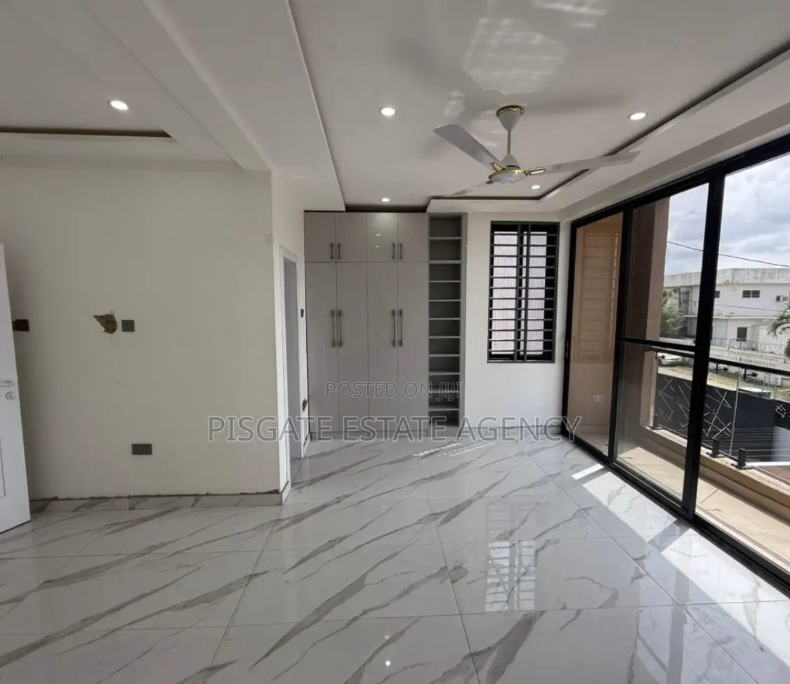 5bdrm House in Lartebiokorshie for sale