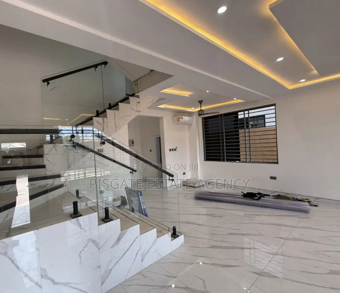 5bdrm House in Lartebiokorshie for sale