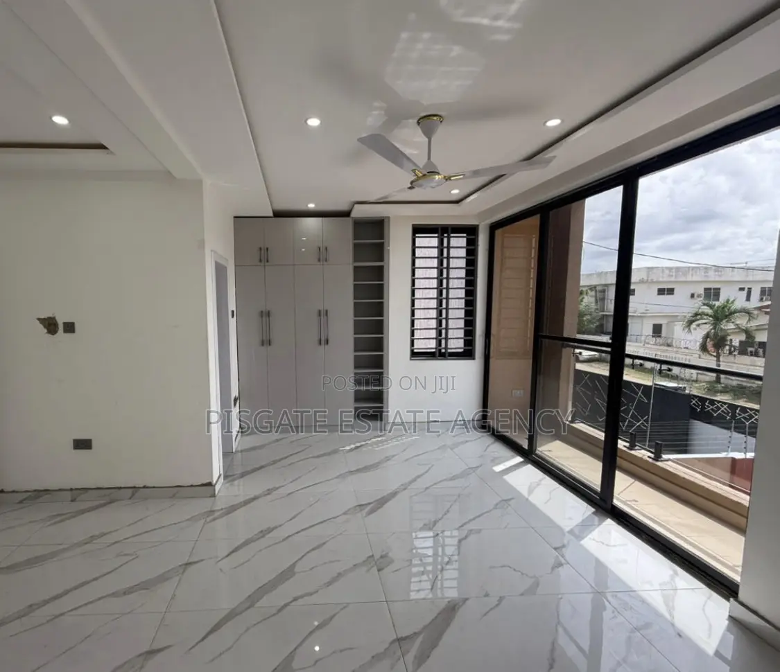 5bdrm House in Lartebiokorshie for sale