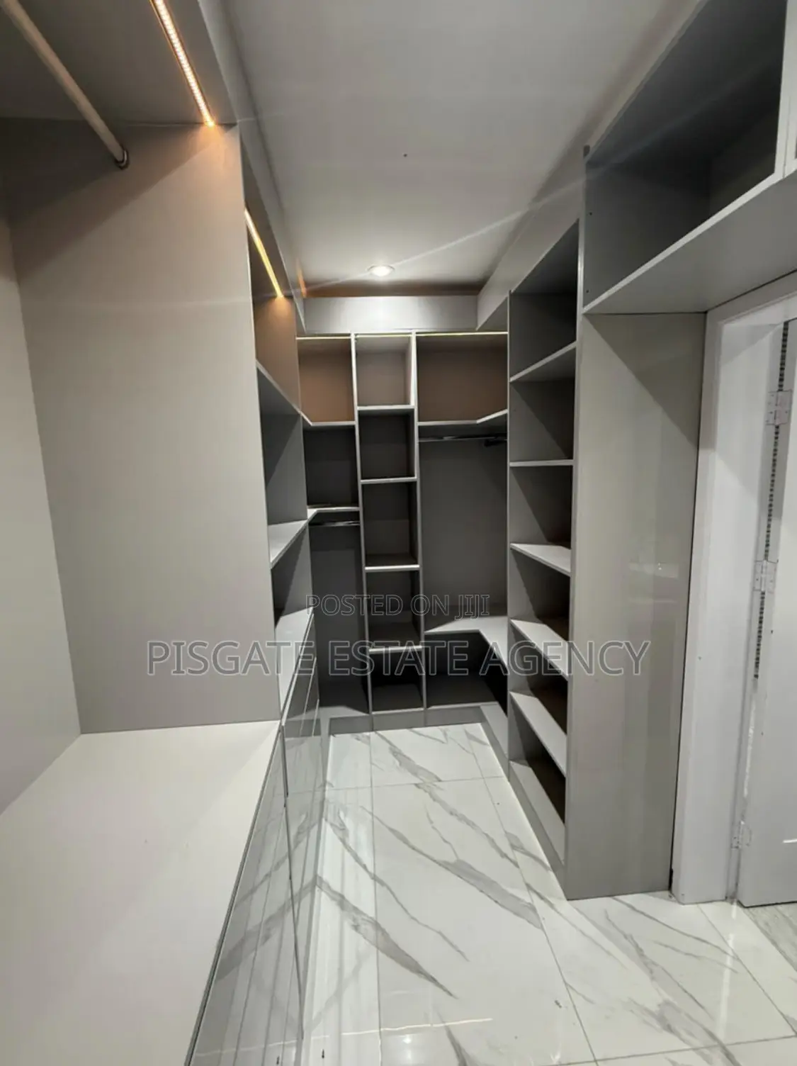 5bdrm House in Lartebiokorshie for sale