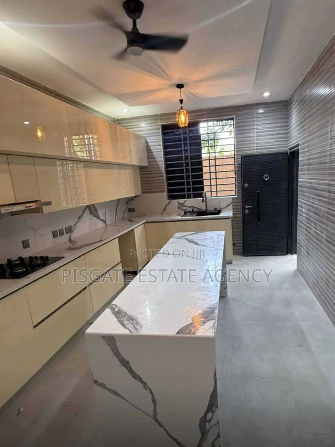 5bdrm House in Lartebiokorshie for sale