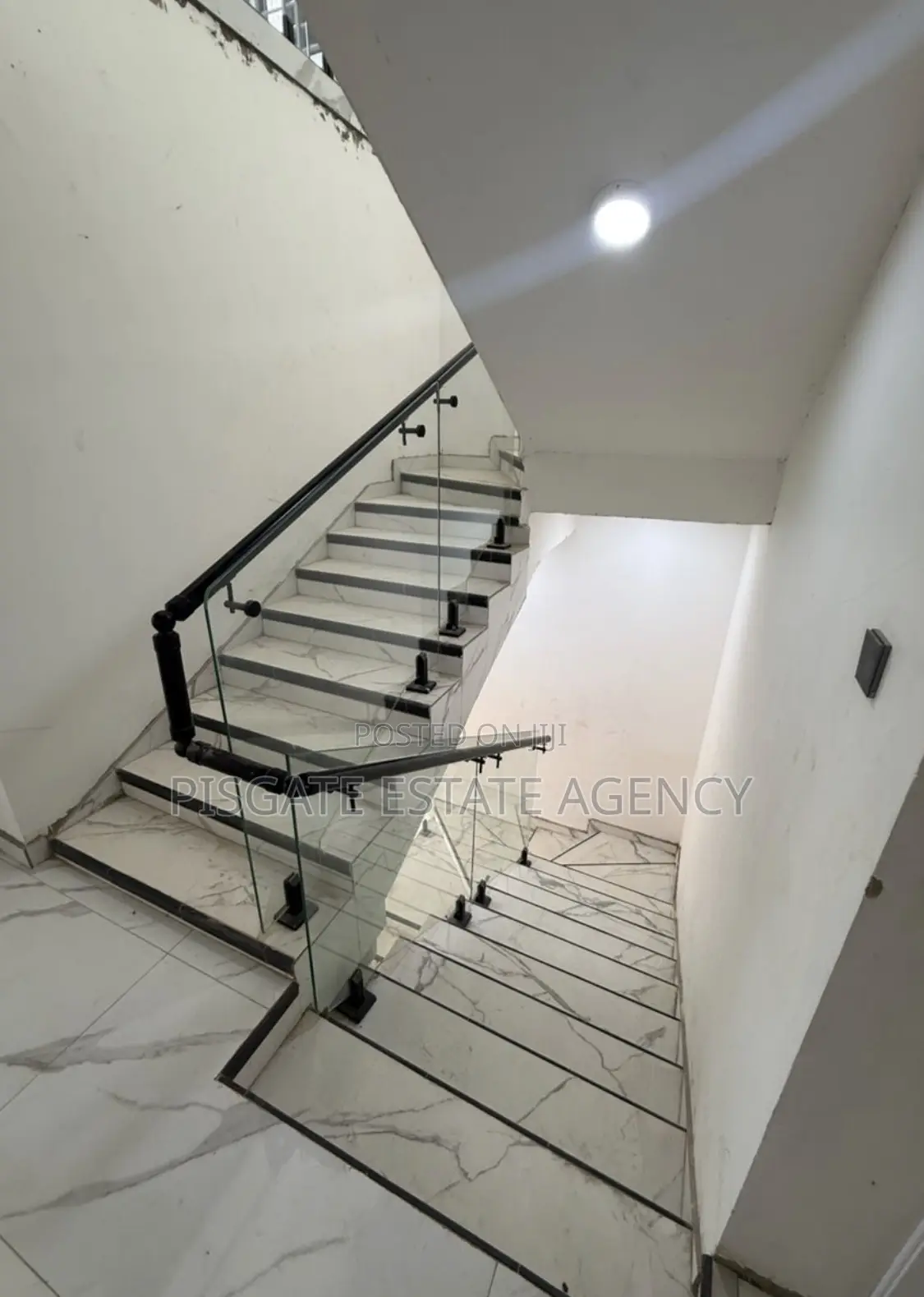 5bdrm House in Lartebiokorshie for sale