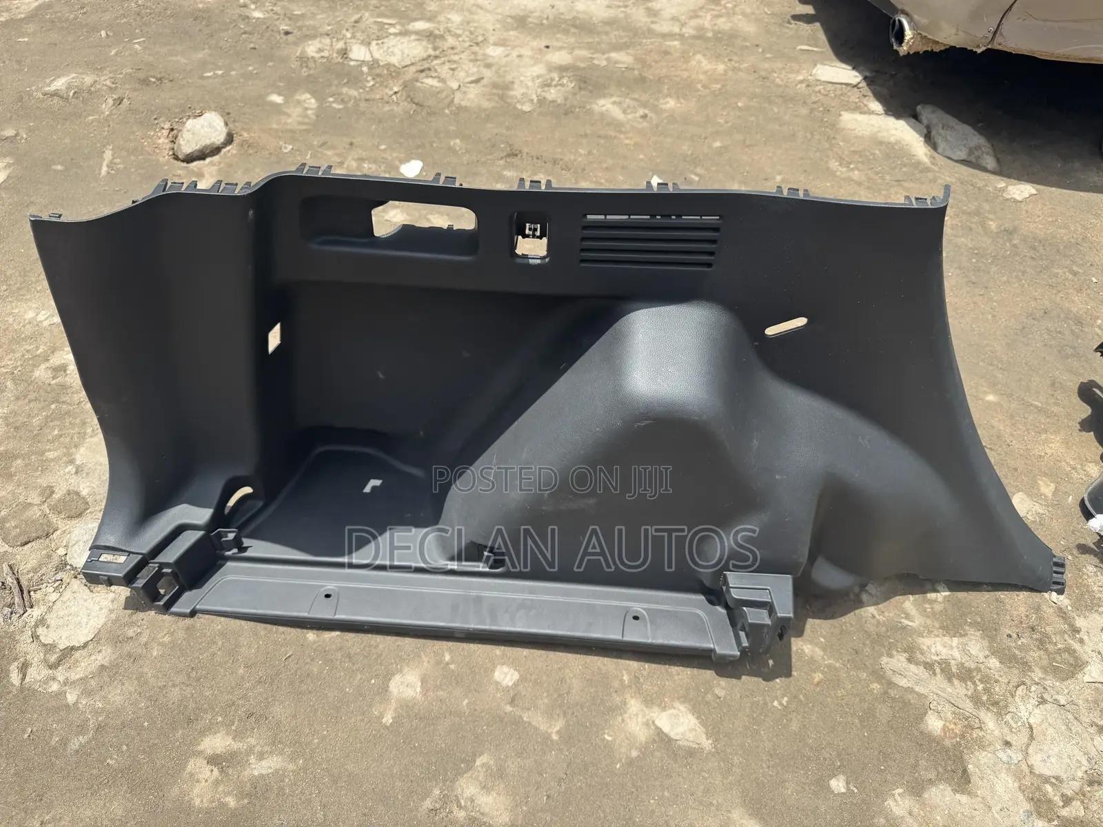 Honda 84661-tla-a01za Base, L. Rr. Side Lining