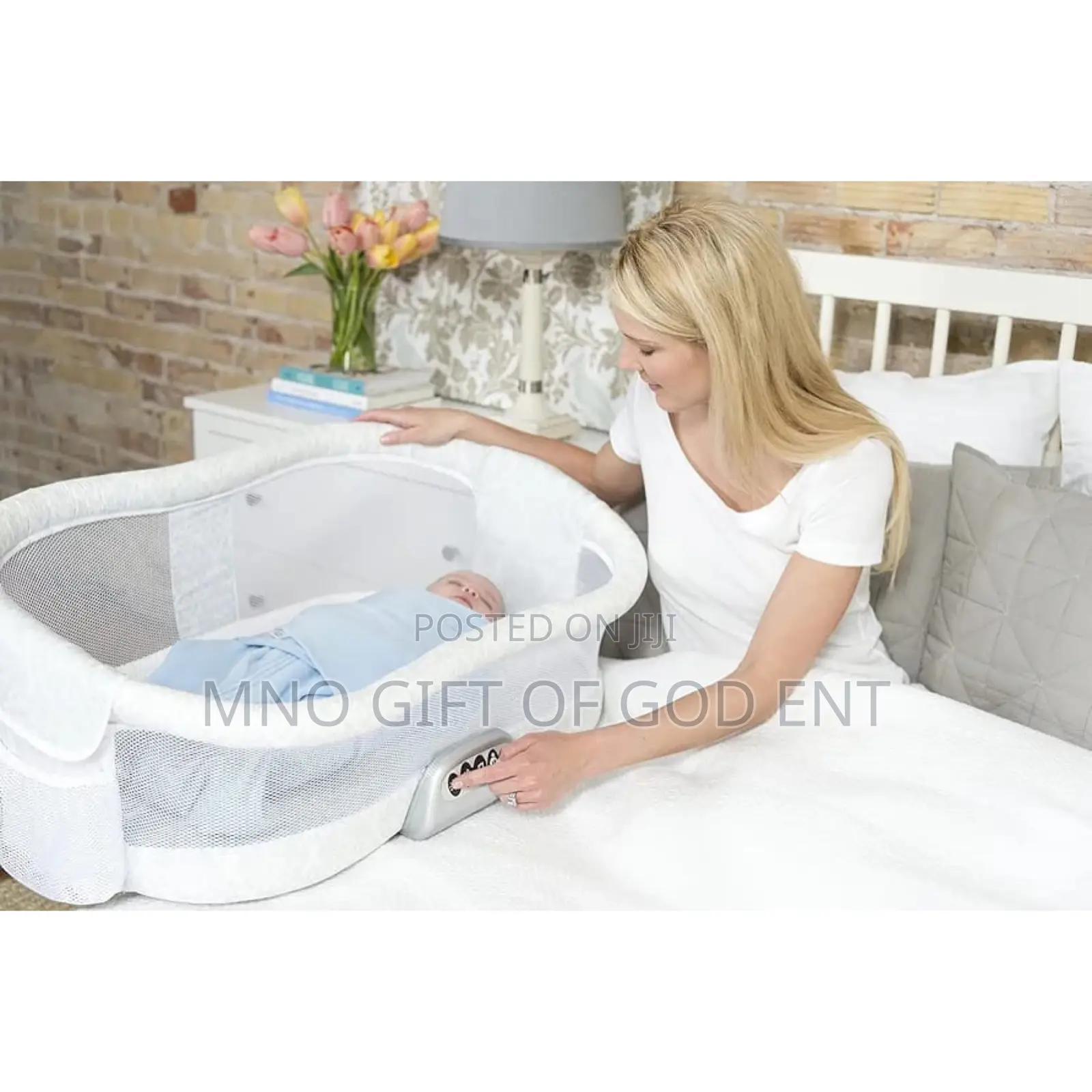 Halo Bassinest Swivel Sleeper – Premiere Series Bassinet