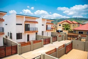 3bdrm House in Oyarifa for sale