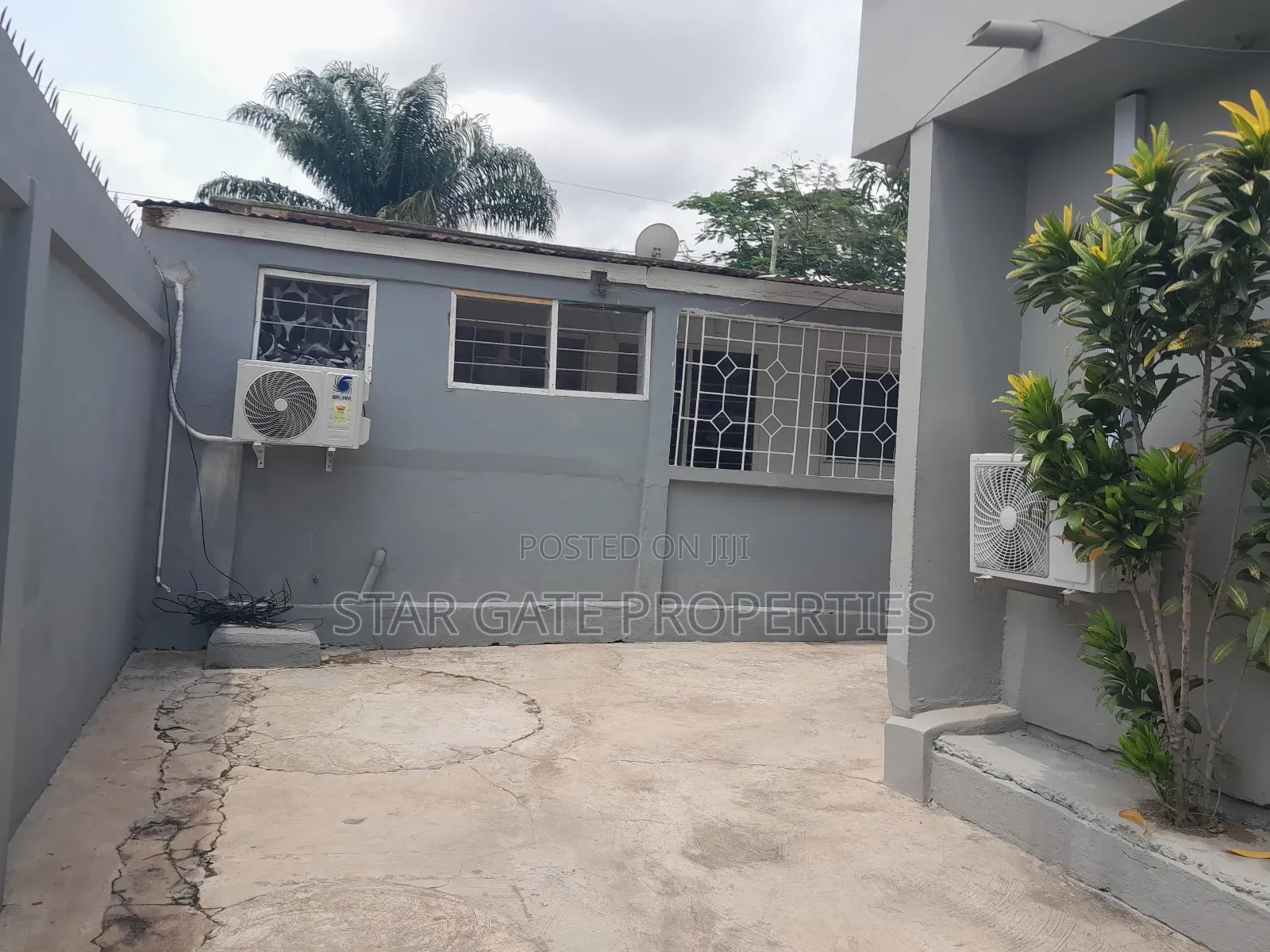 12bdrm House in Buokrom Estate, Kumasi Metropolitan for sale