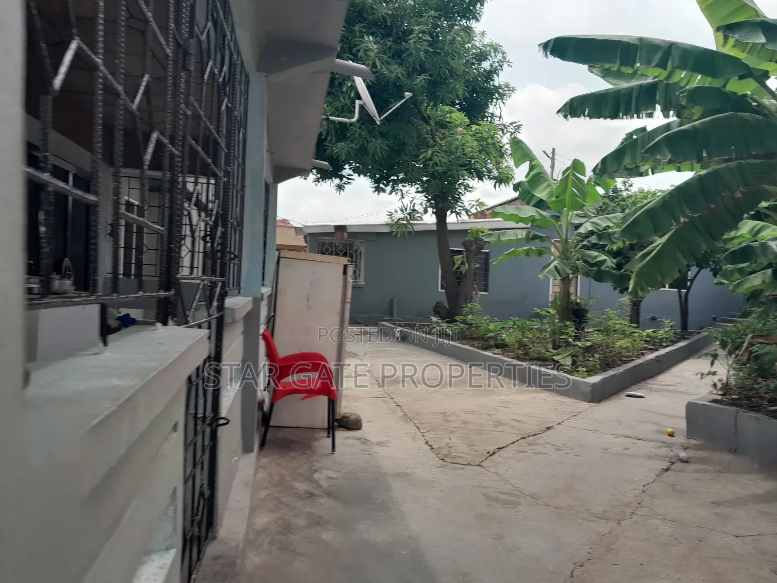 12bdrm House in Buokrom Estate, Kumasi Metropolitan for sale
