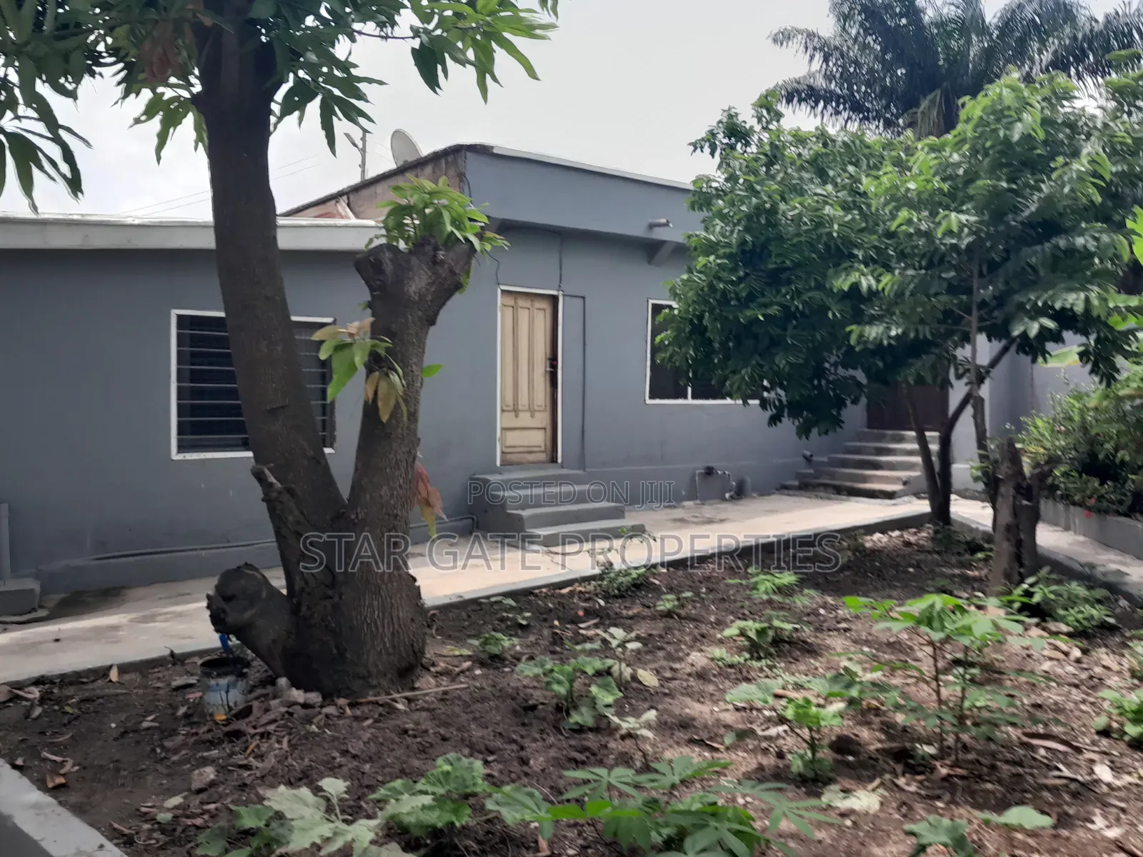 12bdrm House in Buokrom Estate, Kumasi Metropolitan for sale