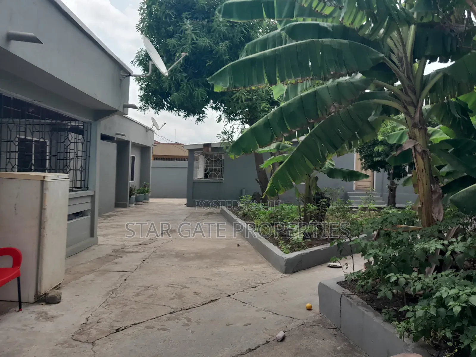 12bdrm House in Buokrom Estate, Kumasi Metropolitan for sale