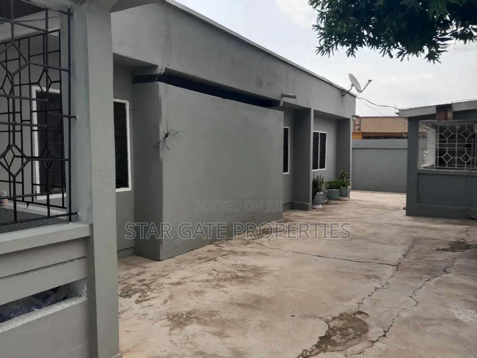 12bdrm House in Buokrom Estate, Kumasi Metropolitan for sale