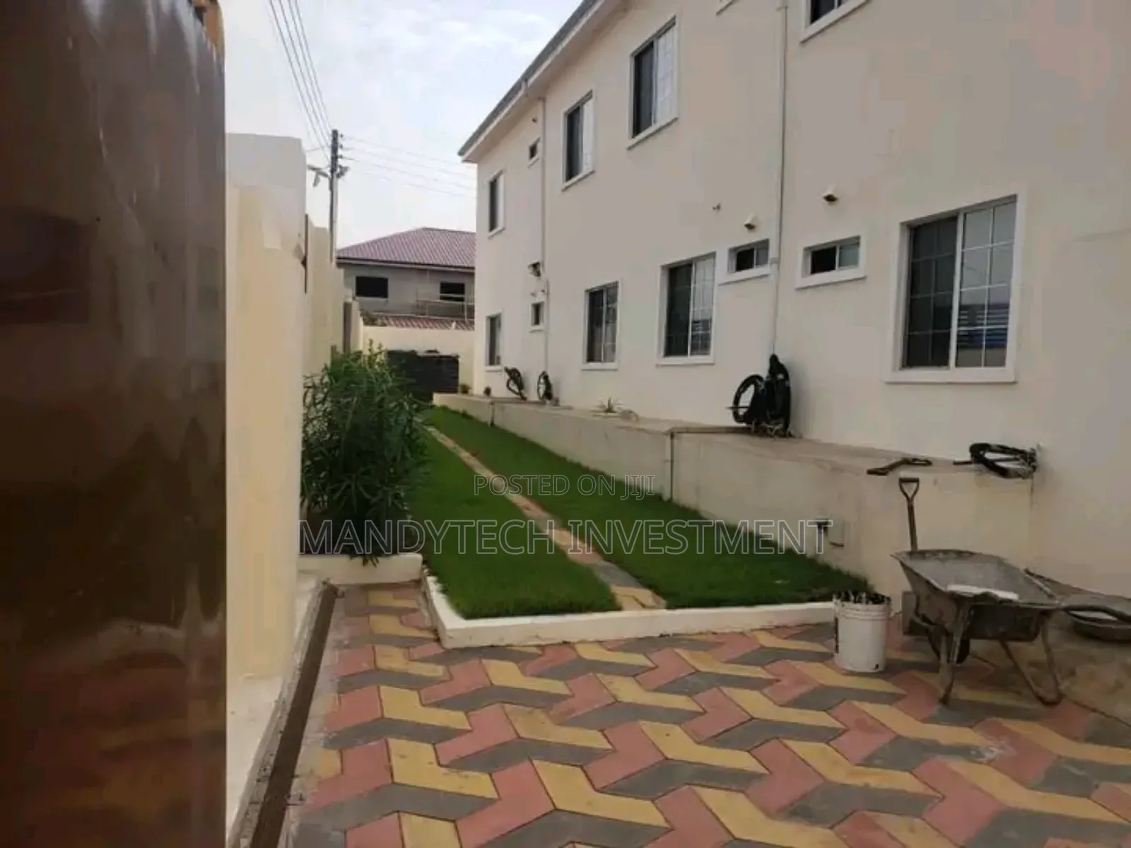 20bdrm Apartment in Barrier for sale