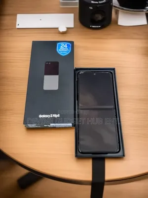 New Samsung Galaxy Z Flip 5 256 GB Gray
